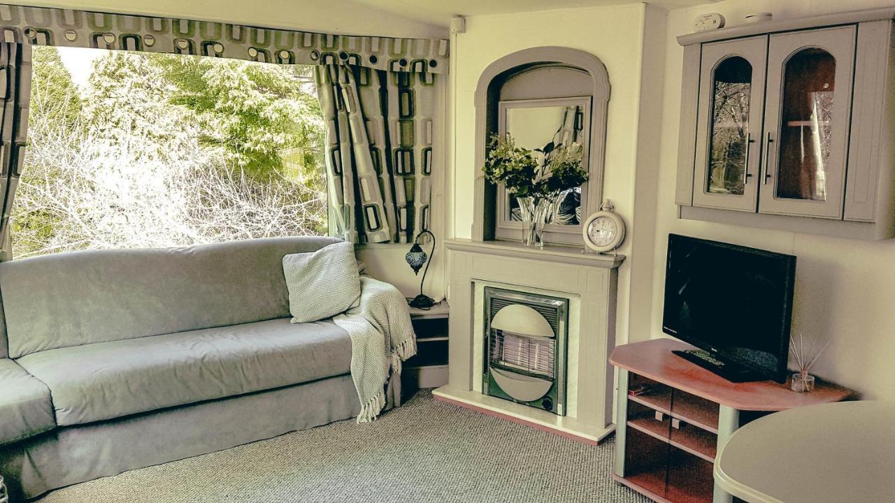 Camping 3 Bedroom Caravan With On-site Pool, Island View 6 Shanklin